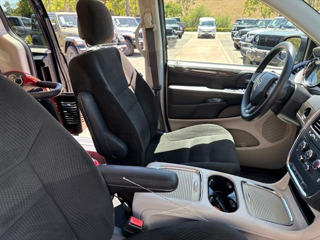 Used 2016 Dodge Grand Caravan SXT FWD image 22