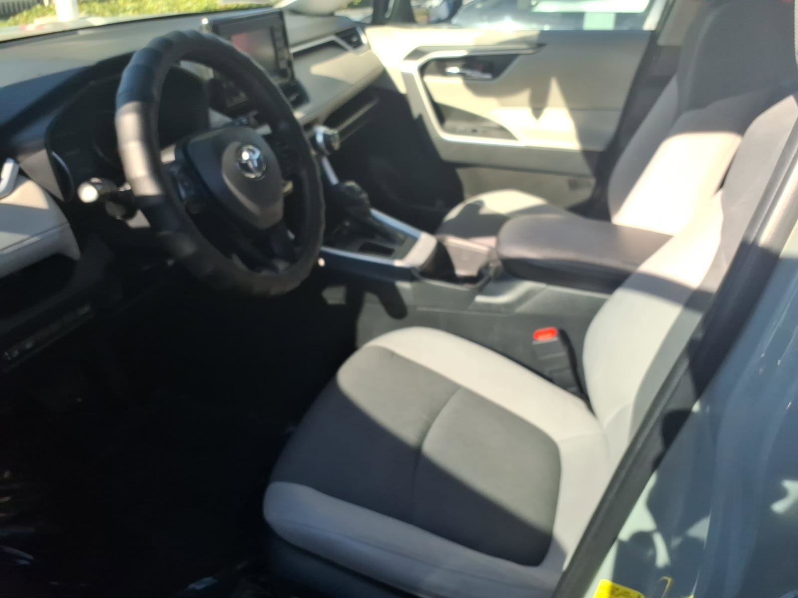 Used 2022 Toyota RAV4 XLE w/ Convenience Package image 21