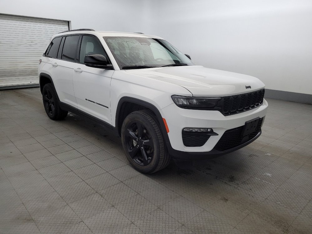Used 2023 Jeep Grand Cherokee Limited w/ Black Appearance Package image 13