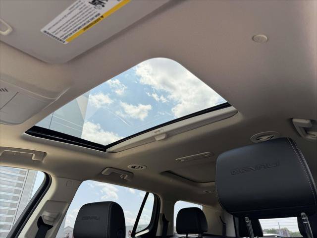 Used 2022 GMC Acadia Denali w/ Denali Technology Package AWD/4WD image 23