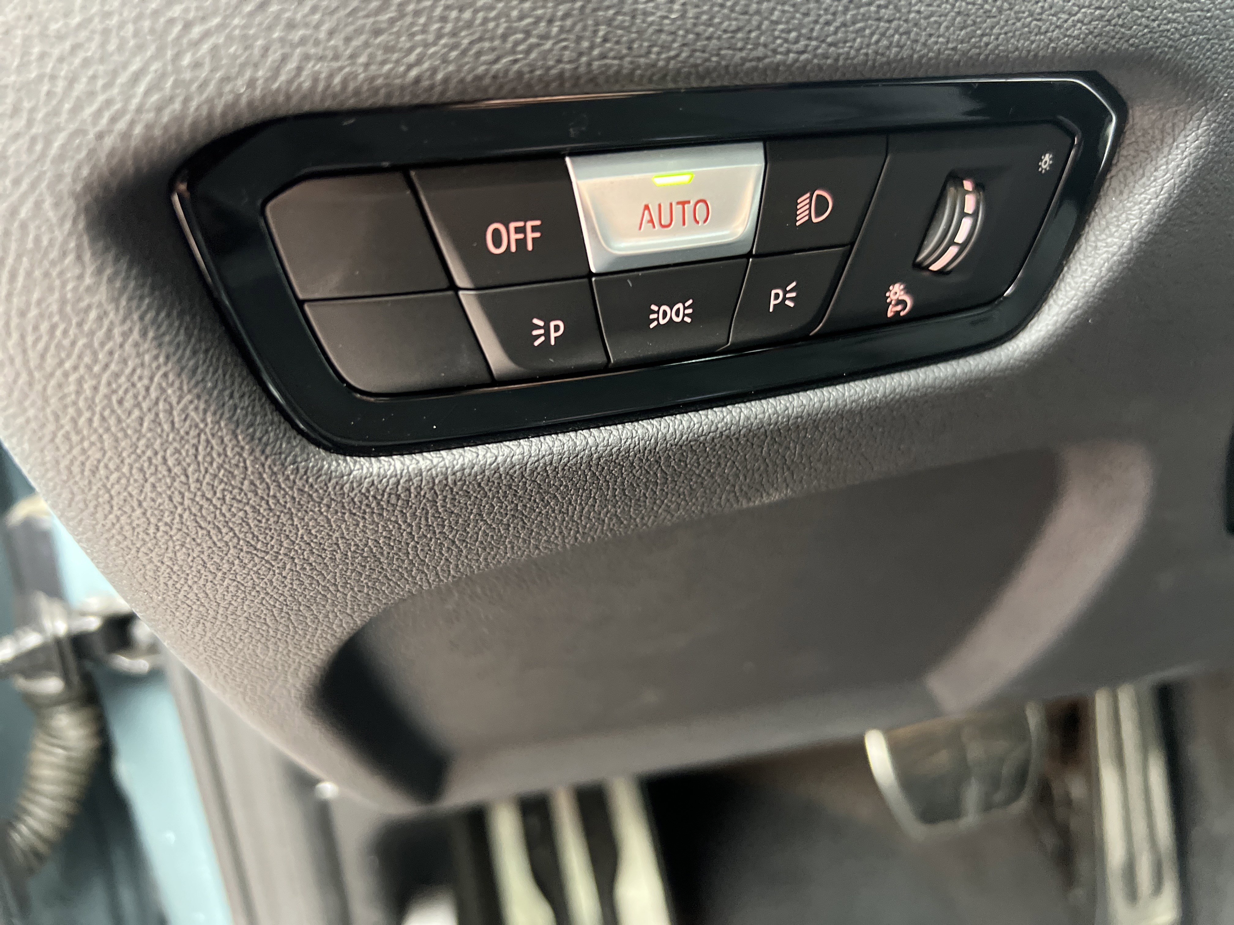 Certified 2025 BMW M440i image 37