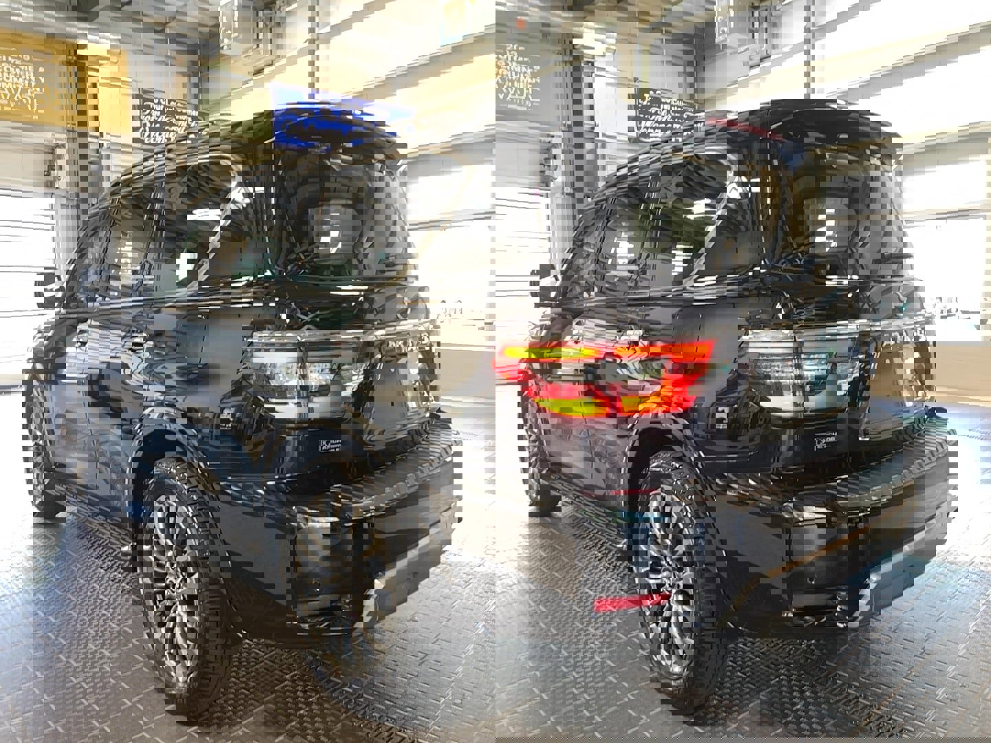 Used 2024 Nissan Armada Platinum w/ Captain's Chairs Package image 21