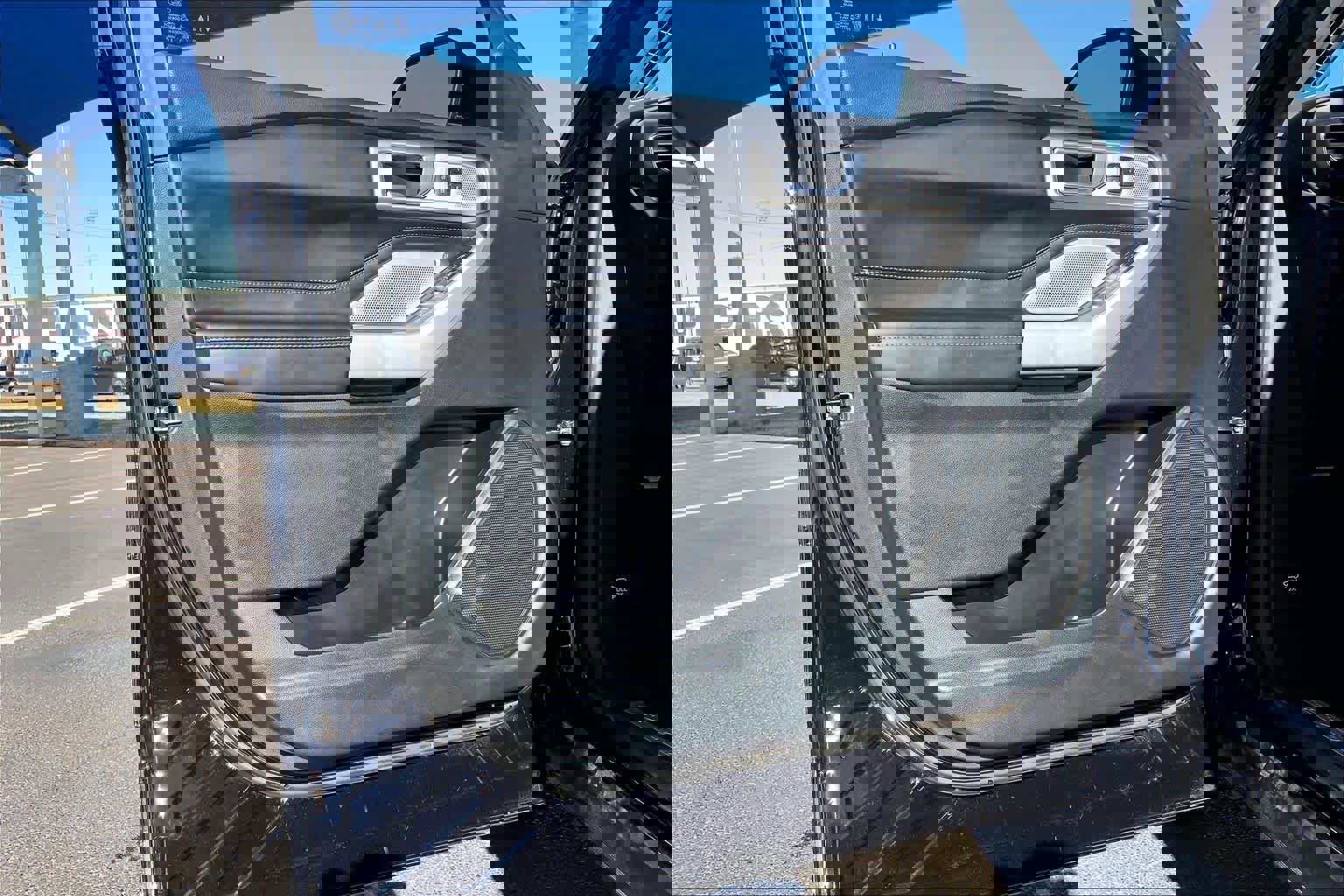 Used 2023 Ford Explorer Limited w/ Limited Technology Package image 21