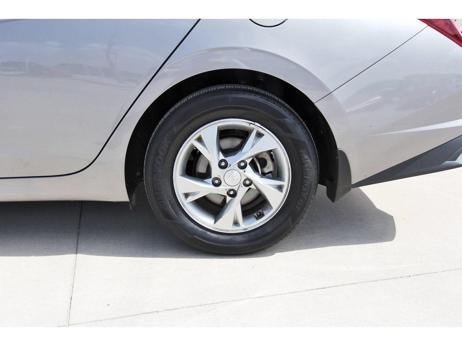 Used 2023 Hyundai Elantra SE FWD image 30