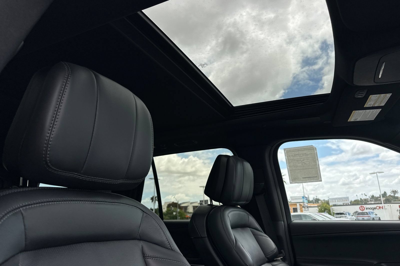 New 2026 Lincoln Navigator Reserve w/ Jet Appearance Package AWD/4WD image 17