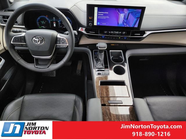 Used 2025 Toyota Sienna Limited image 29