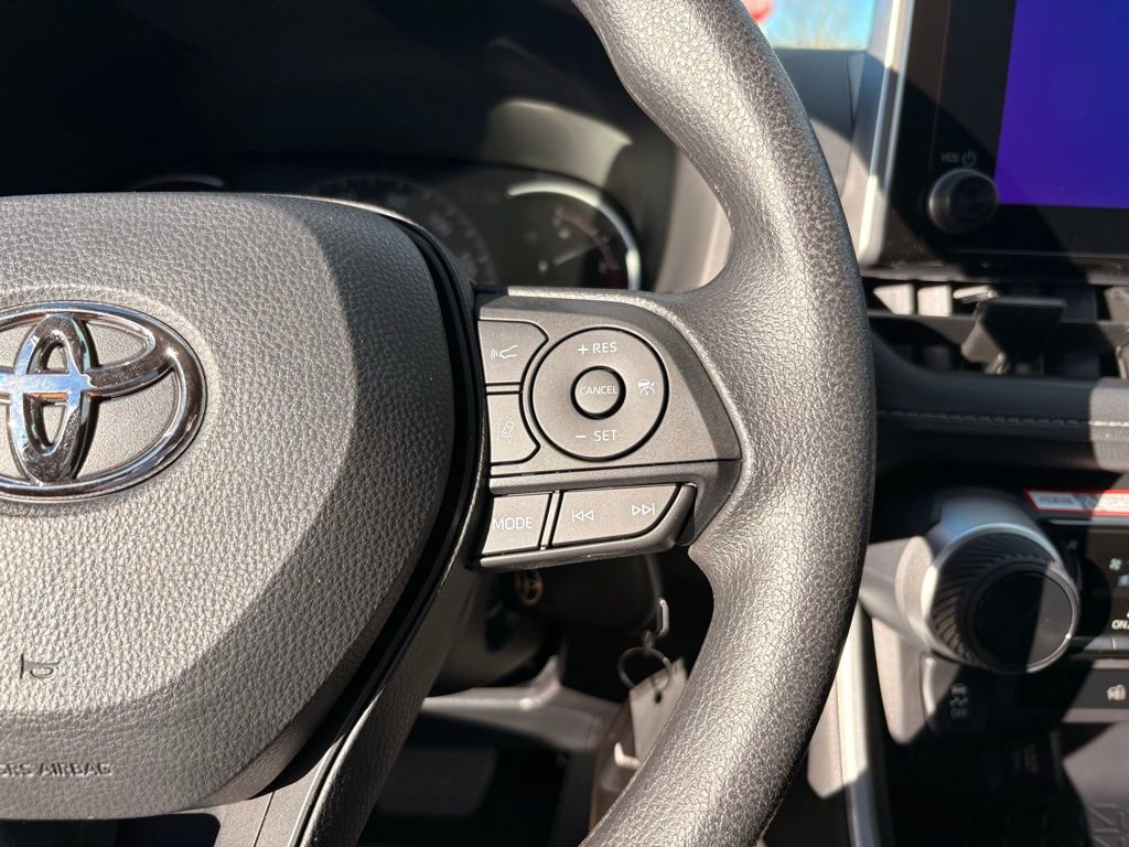 Used 2025 Toyota RAV4 LE image 21