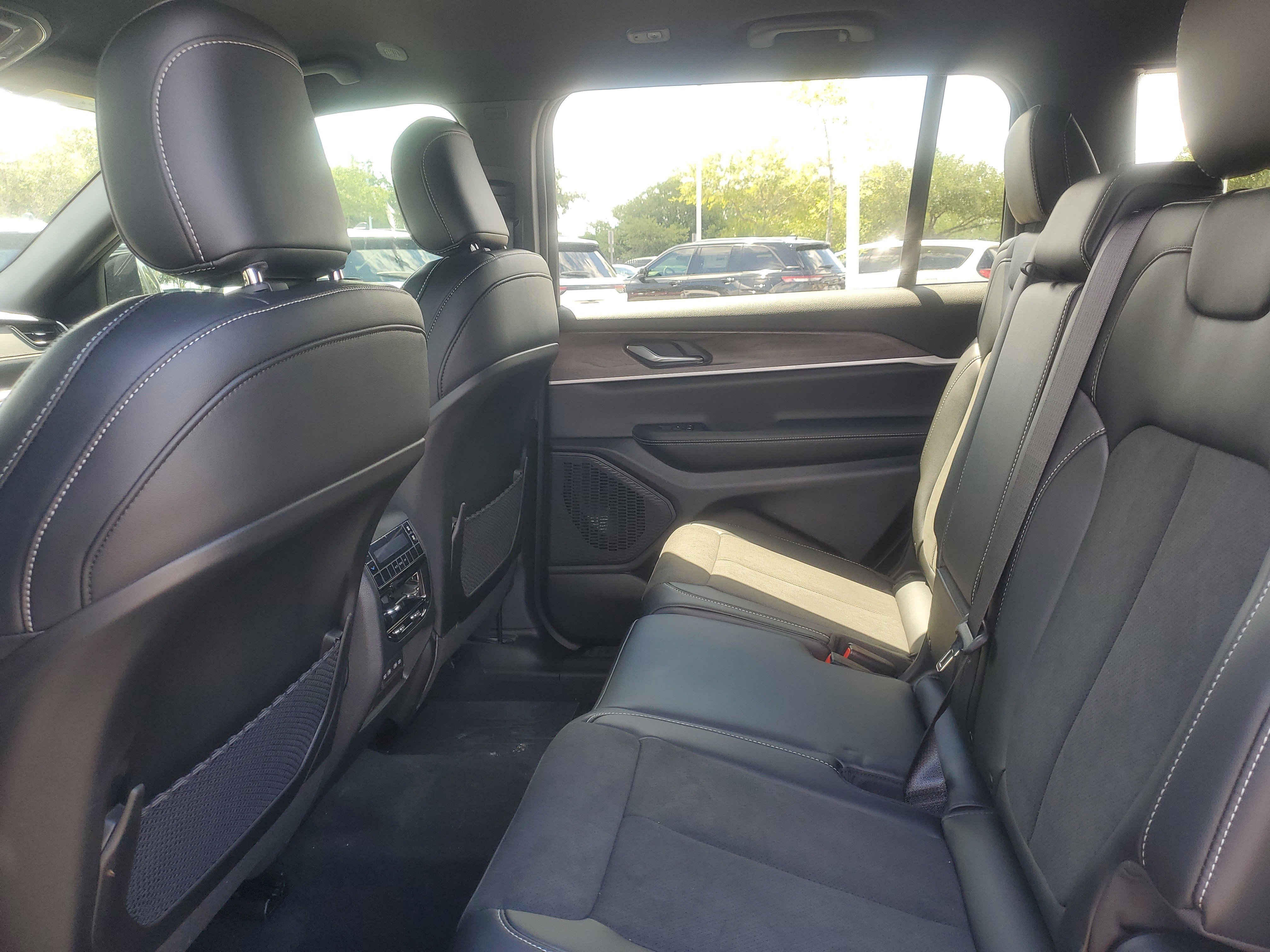 New 2026 Jeep Grand Cherokee L 2WD image 8