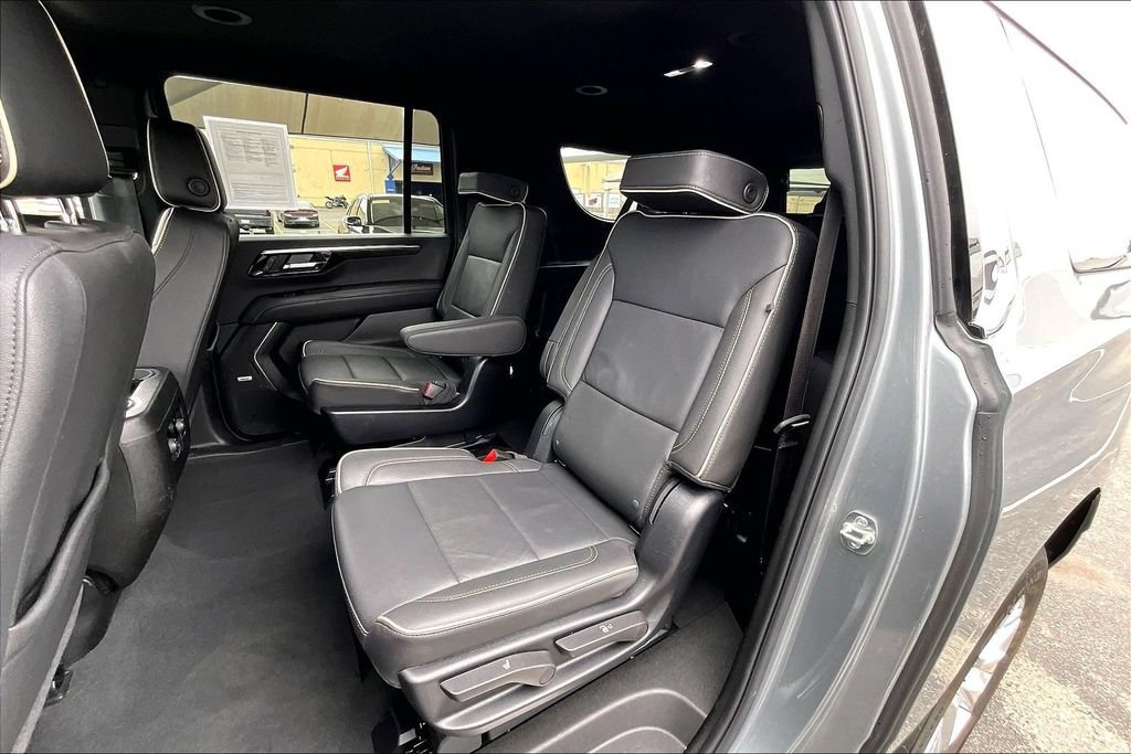 Used 2025 Chevrolet Suburban Premier AWD/4WD image 36