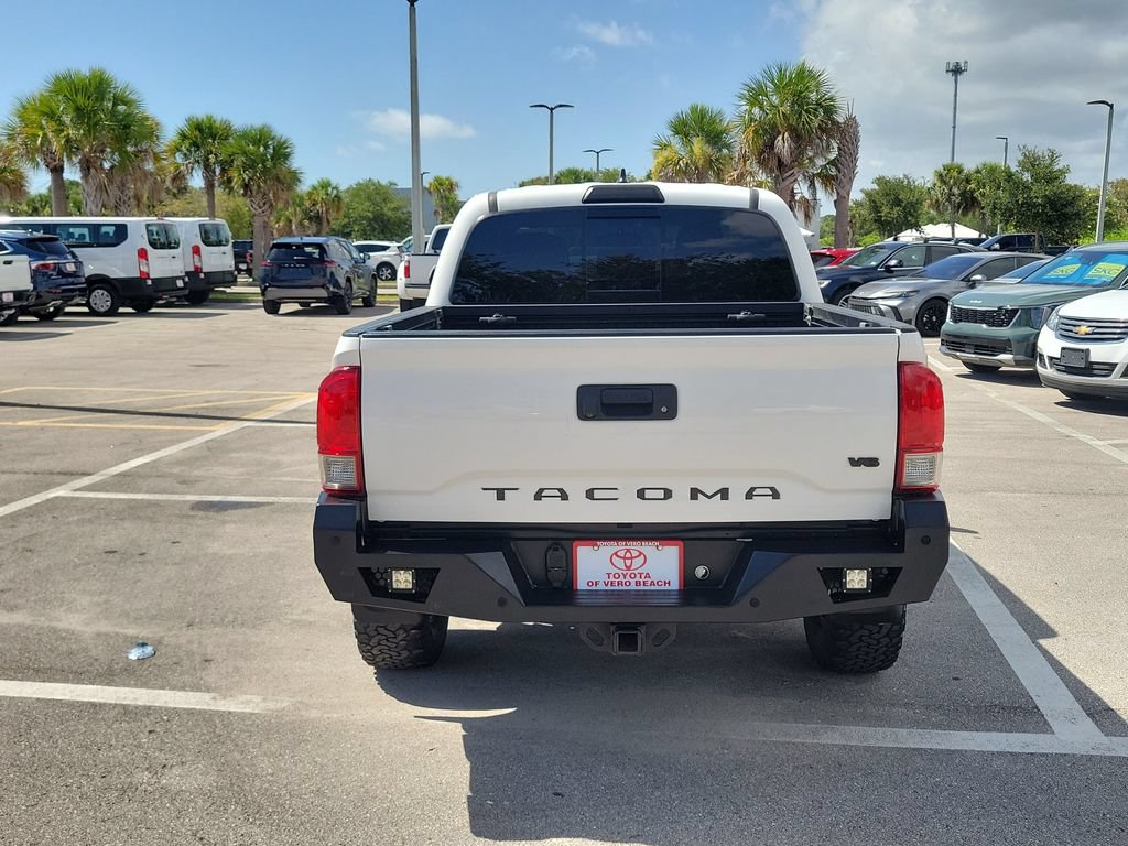 Used 2017 Toyota Tacoma TRD Off-Road w/ Tow Package (A/T) AWD/4WD image 5