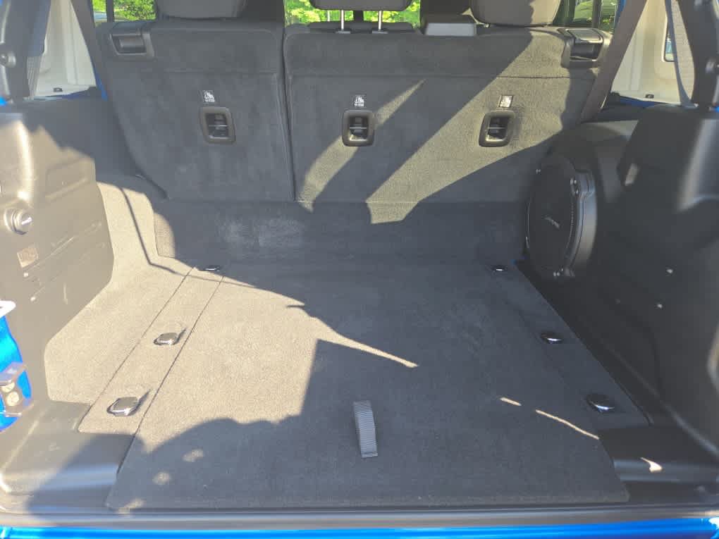 Used 2023 Jeep Wrangler Unlimited w/ Cold Weather Group AWD/4WD image 34