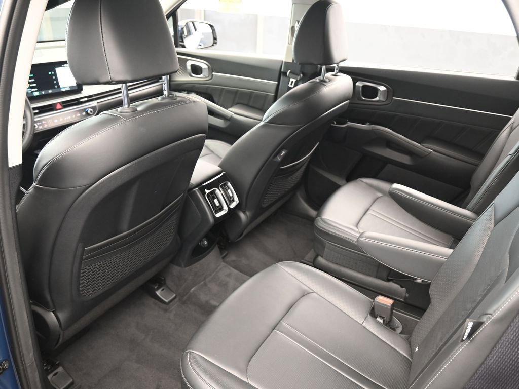 Used 2025 Kia Sorento SX image 38