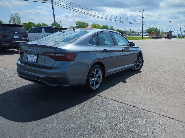 Used 2024 Volkswagen Jetta SE FWD image 7