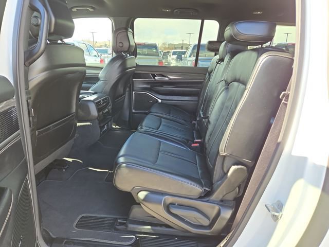 Used 2024 Jeep Wagoneer L Series III w/ Flexible Seating Group image 29