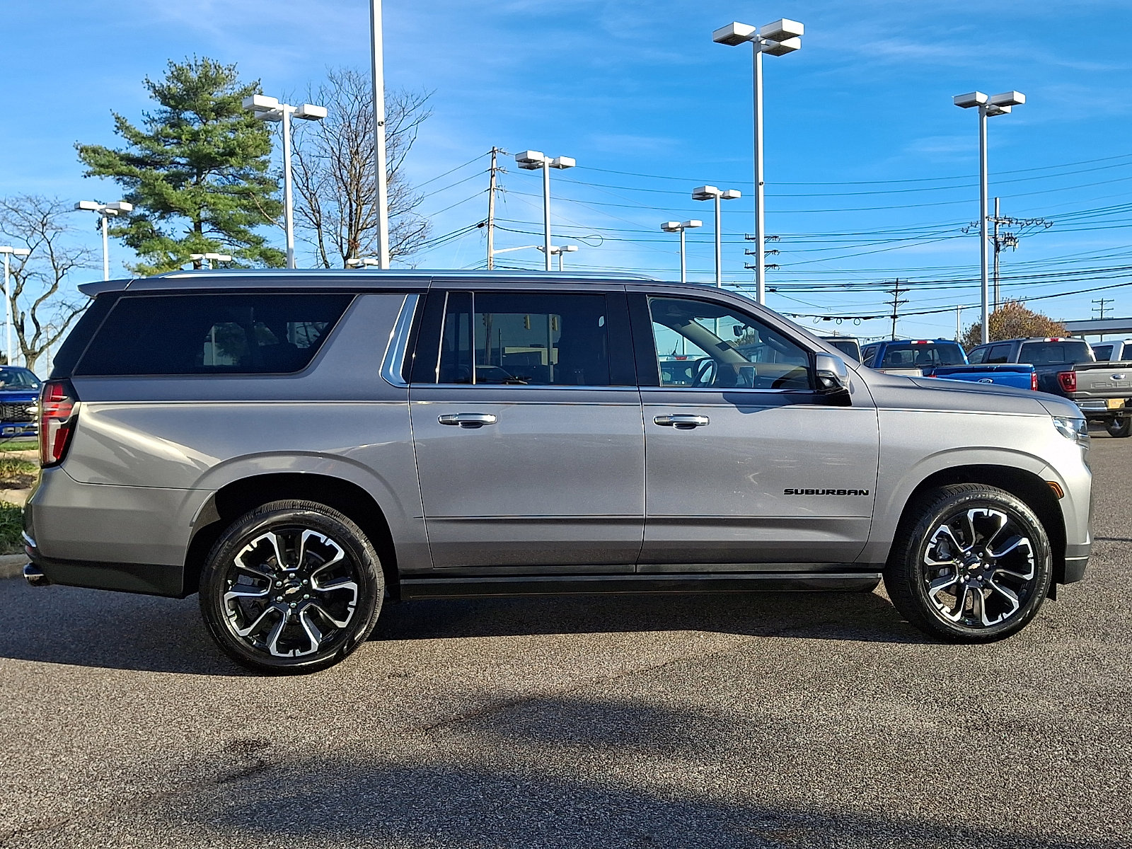 Used 2021 Chevrolet Suburban High Country image 12