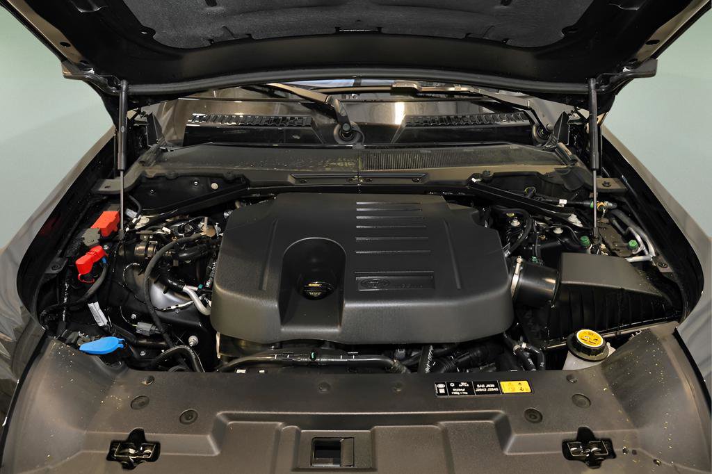 Used 2023 Land Rover Defender 130 SE image 24