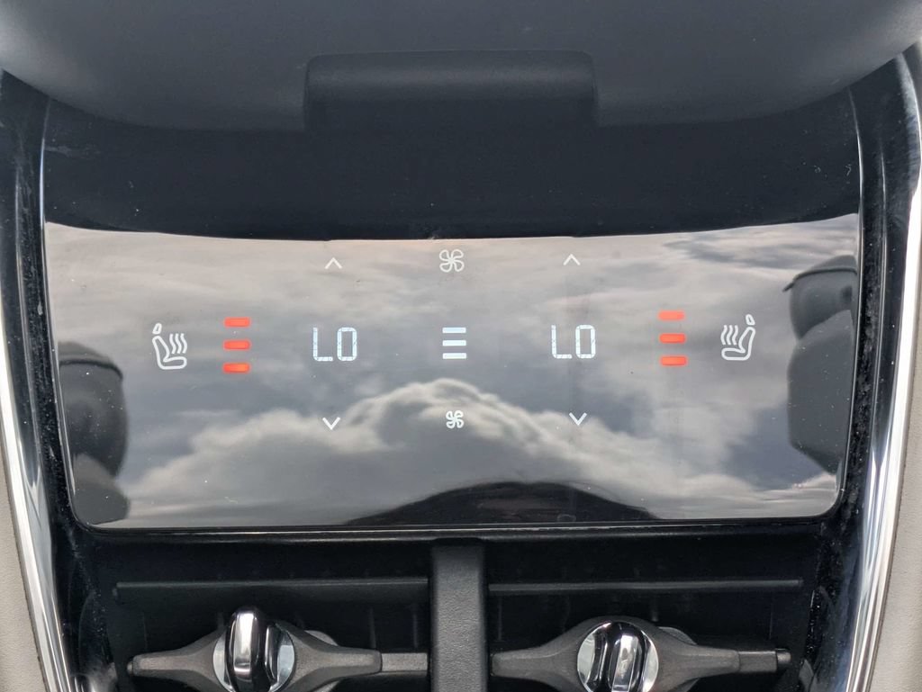 Certified 2025 Volvo EX90 Ultra AWD/4WD image 20