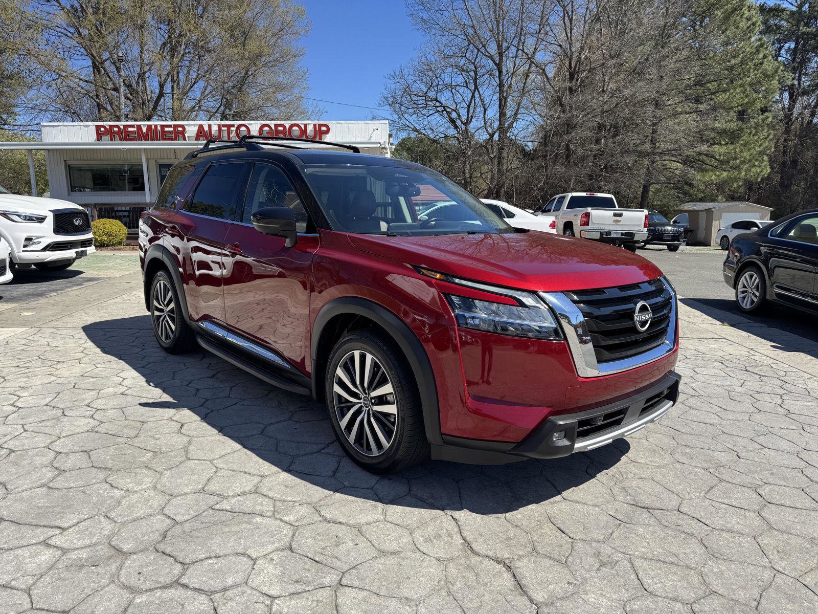 Used 2022 Nissan Pathfinder Platinum w/ Lighting Package (N93)