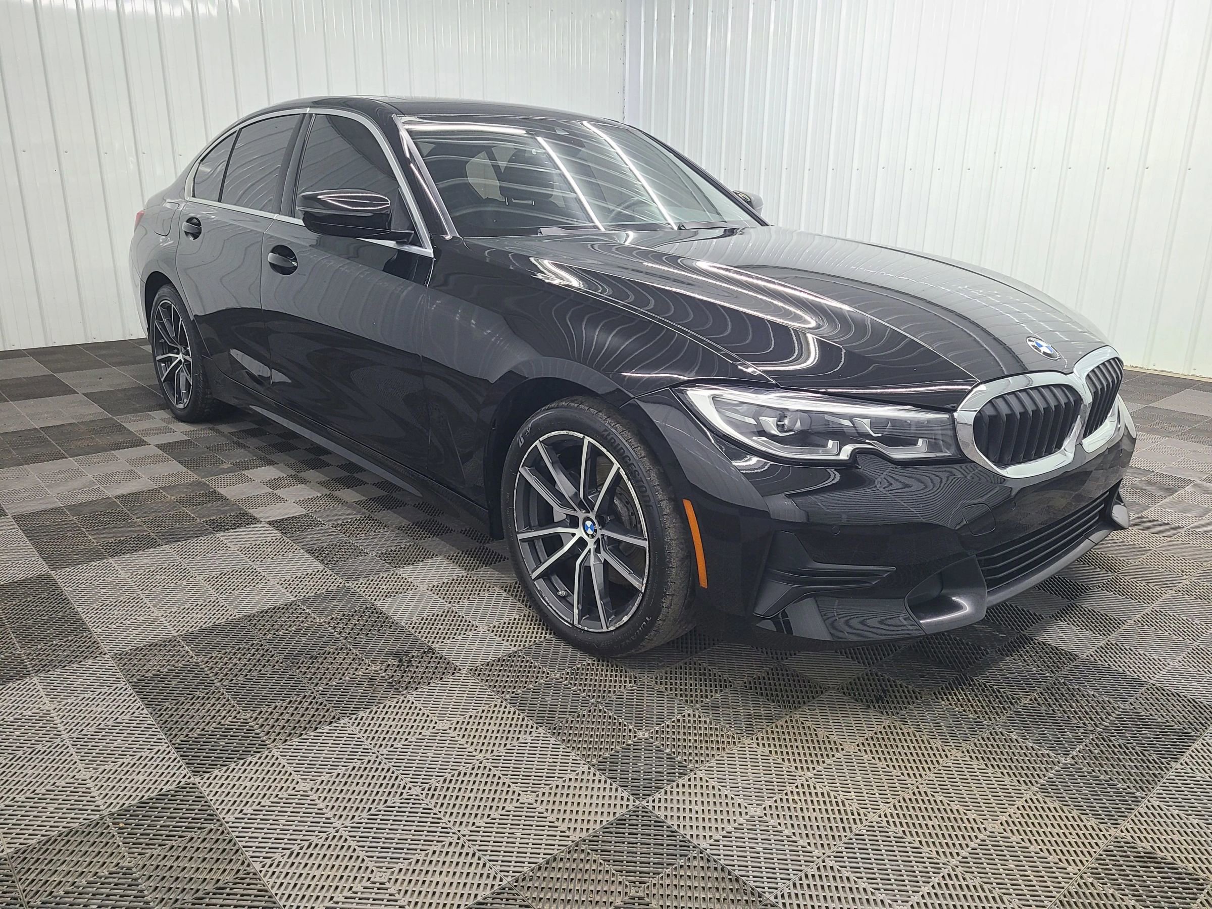 Used 2020 BMW 330i xDrive Sedan w/ Convenience Package image 4