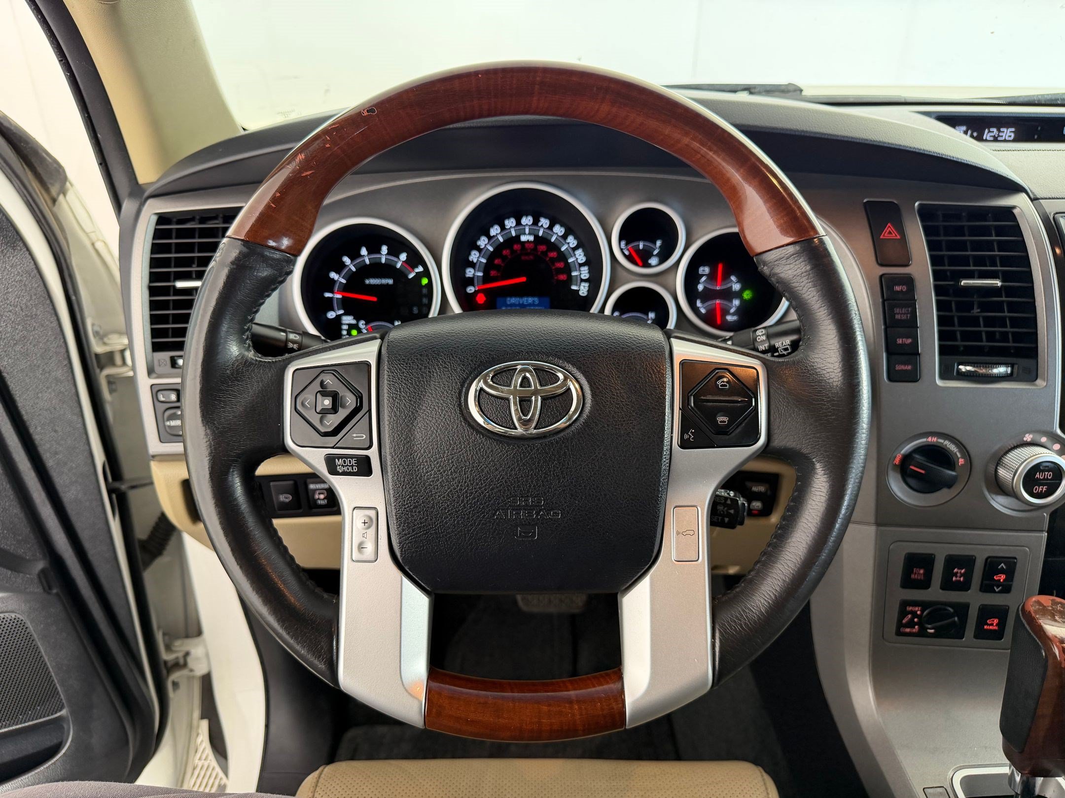 Used 2016 Toyota Sequoia Platinum AWD/4WD image 10