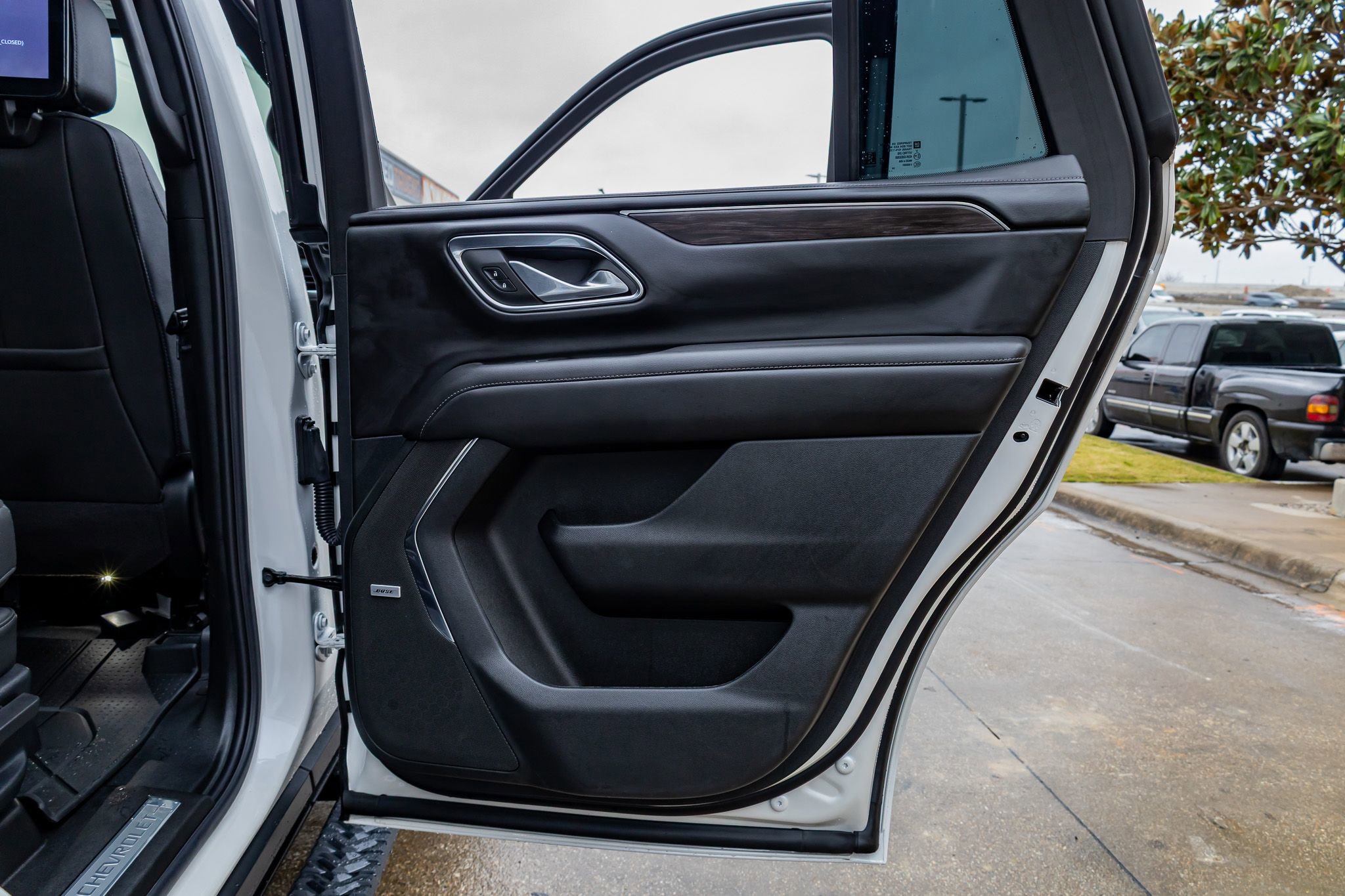 Used 2024 Chevrolet Tahoe Z71 w/ Luxury Package image 42