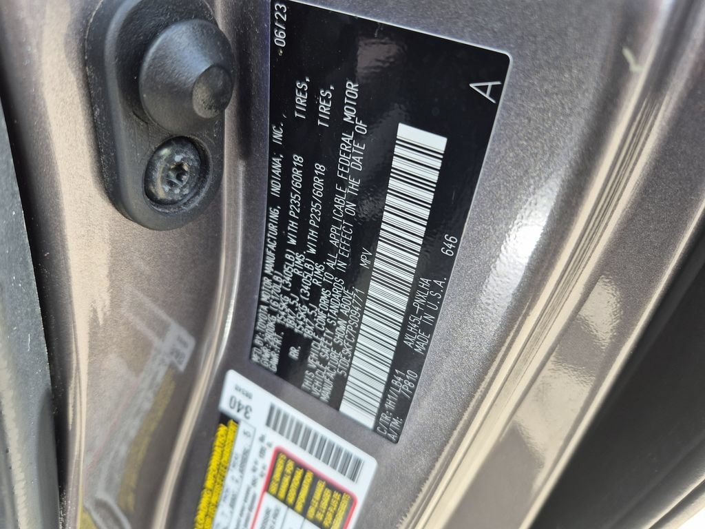 Used 2023 Toyota Sienna Platinum AWD/4WD image 20