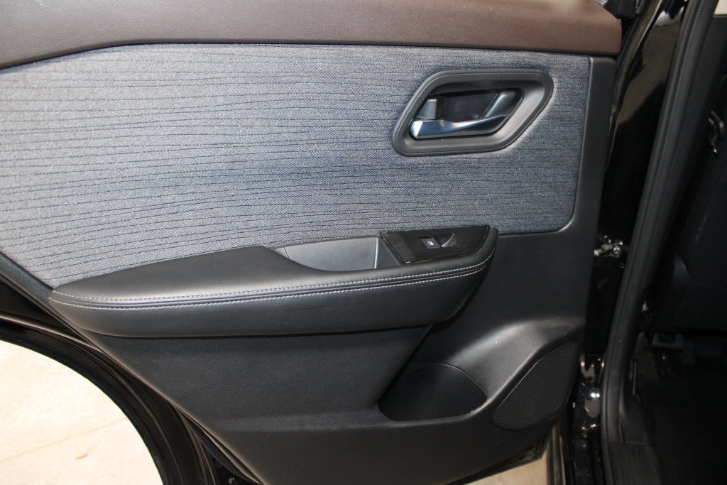 Used 2023 Nissan Rogue SV AWD/4WD image 21