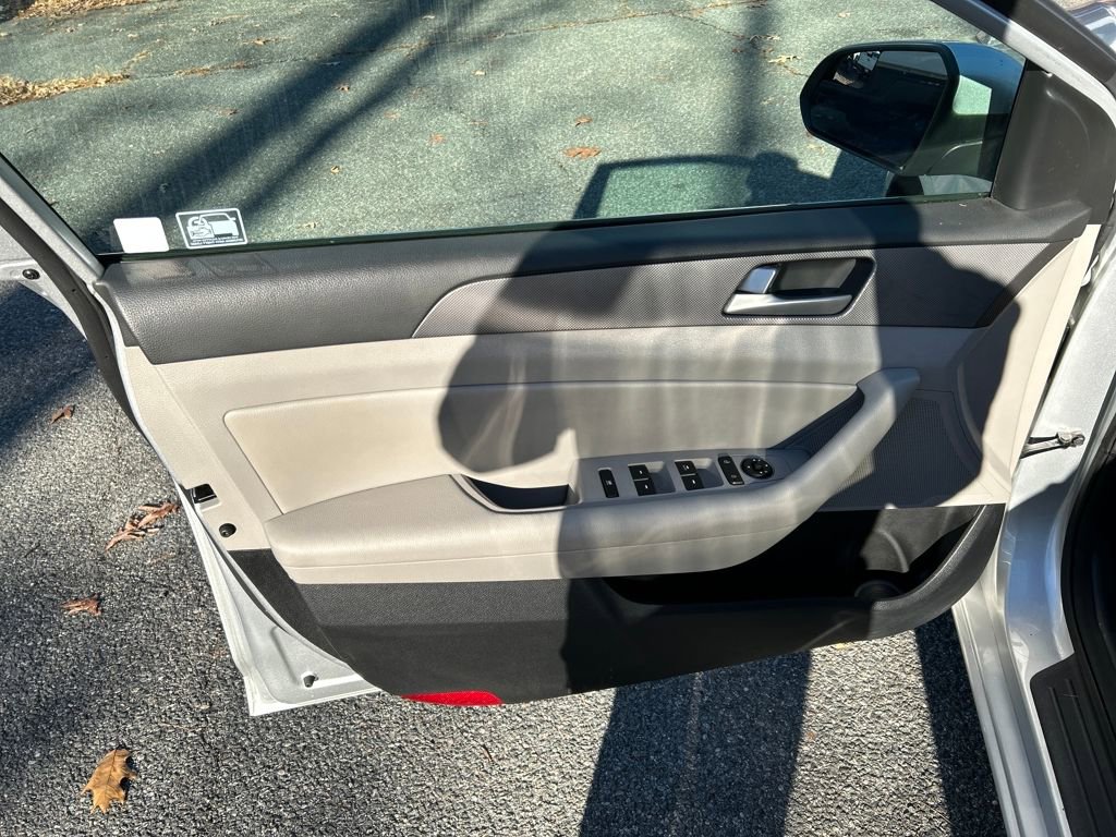 Used 2015 Hyundai Sonata SE w/ Option Group 09 image 13