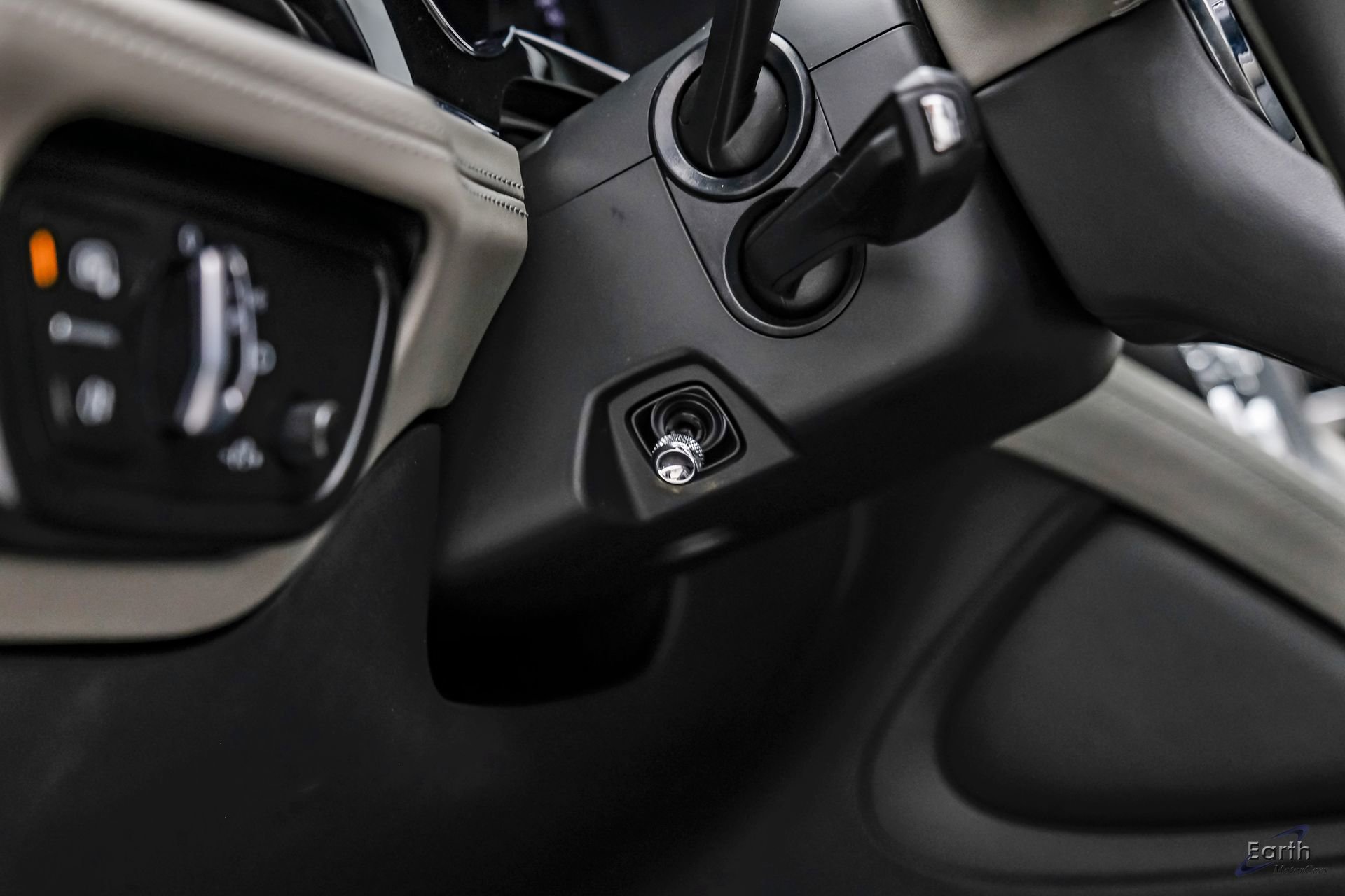 Used 2022 Bentley Bentayga AWD/4WD image 44