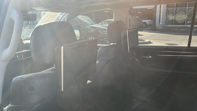 Used 2017 Lexus LX 570 4WD w/ Luxury Package image 21