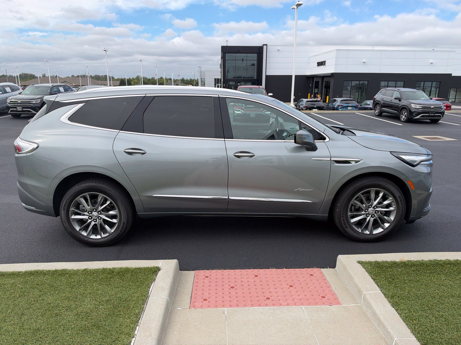 Used 2023 Buick Enclave Avenir w/ Avenir Technology Package AWD/4WD image 14