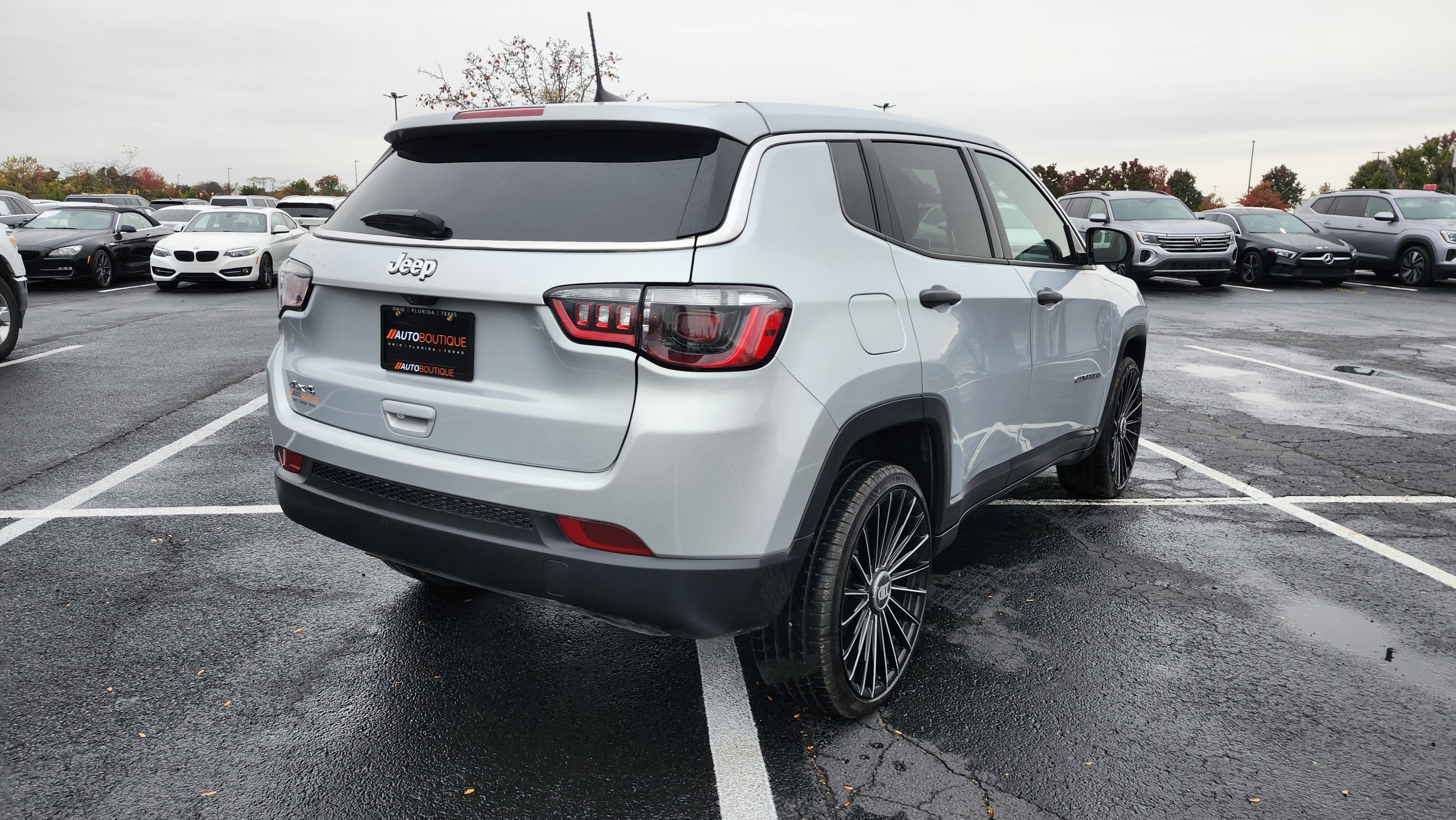 Used 2025 Jeep Compass Sport image 10