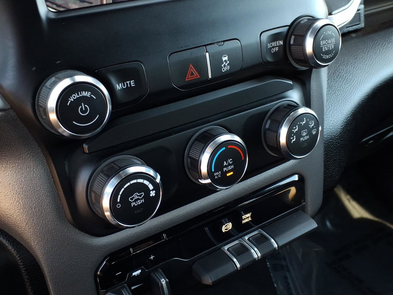 Used 2024 RAM 3500 Big Horn AWD/4WD image 32