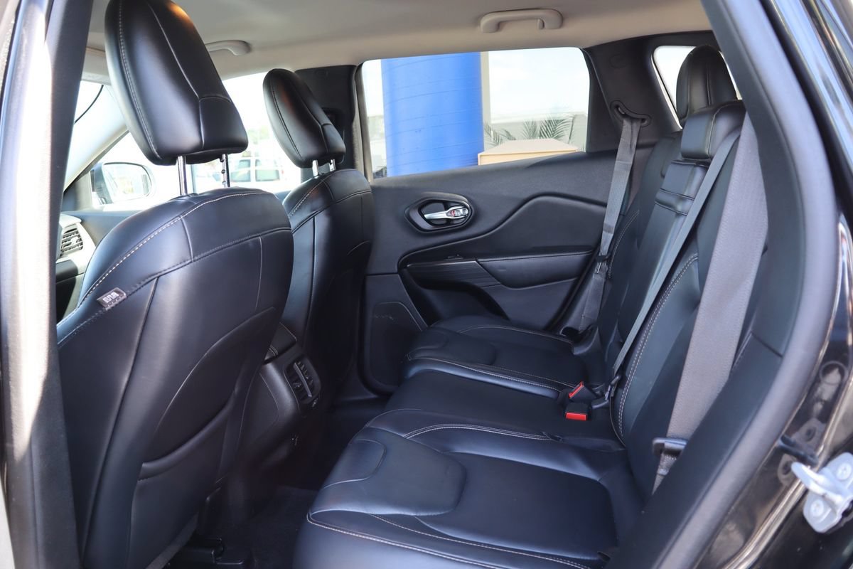Used 2016 Jeep Cherokee Limited AWD/4WD image 12