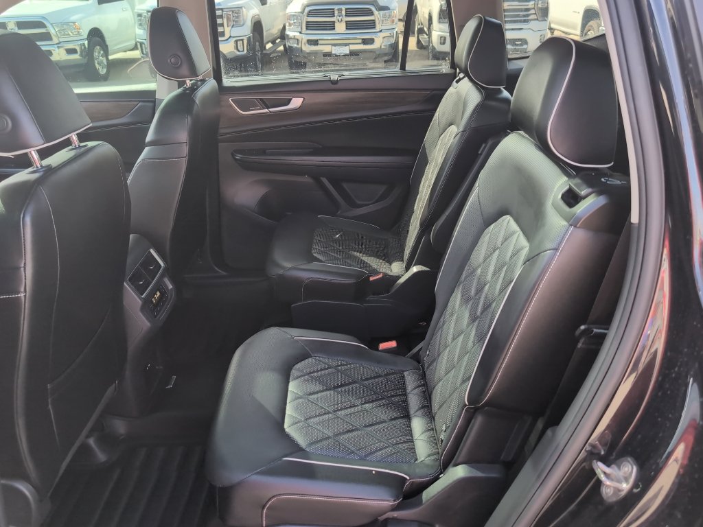 Used 2024 Volkswagen Atlas SEL Premium R-Line image 17