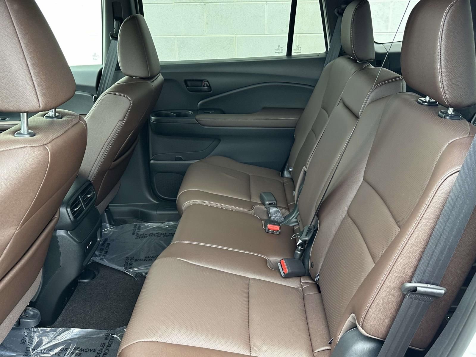 Used 2025 Honda Passport EX-L image 12
