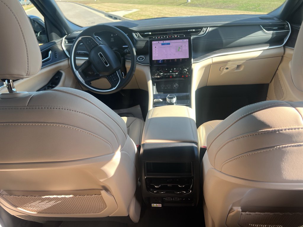 New 2025 Jeep Grand Cherokee Limited w/ Luxury Tech Group II AWD/4WD image 9