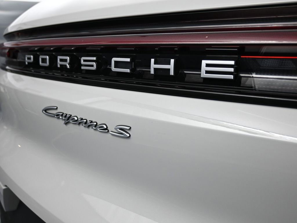 Certified 2025 Porsche Cayenne S image 28