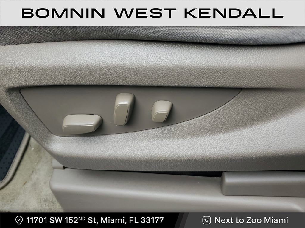 Used 2018 Chevrolet Suburban LS image 16