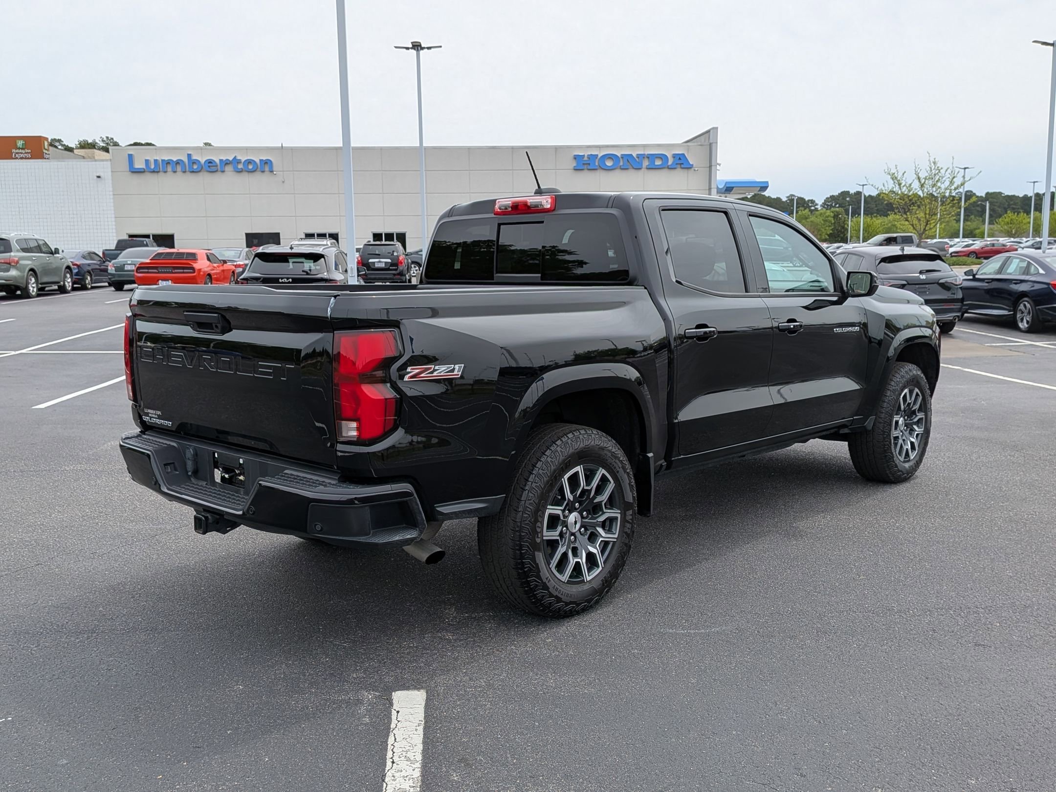 Used 2024 Chevrolet Colorado Z71 w/ Z71 Convenience Package 2 image 3