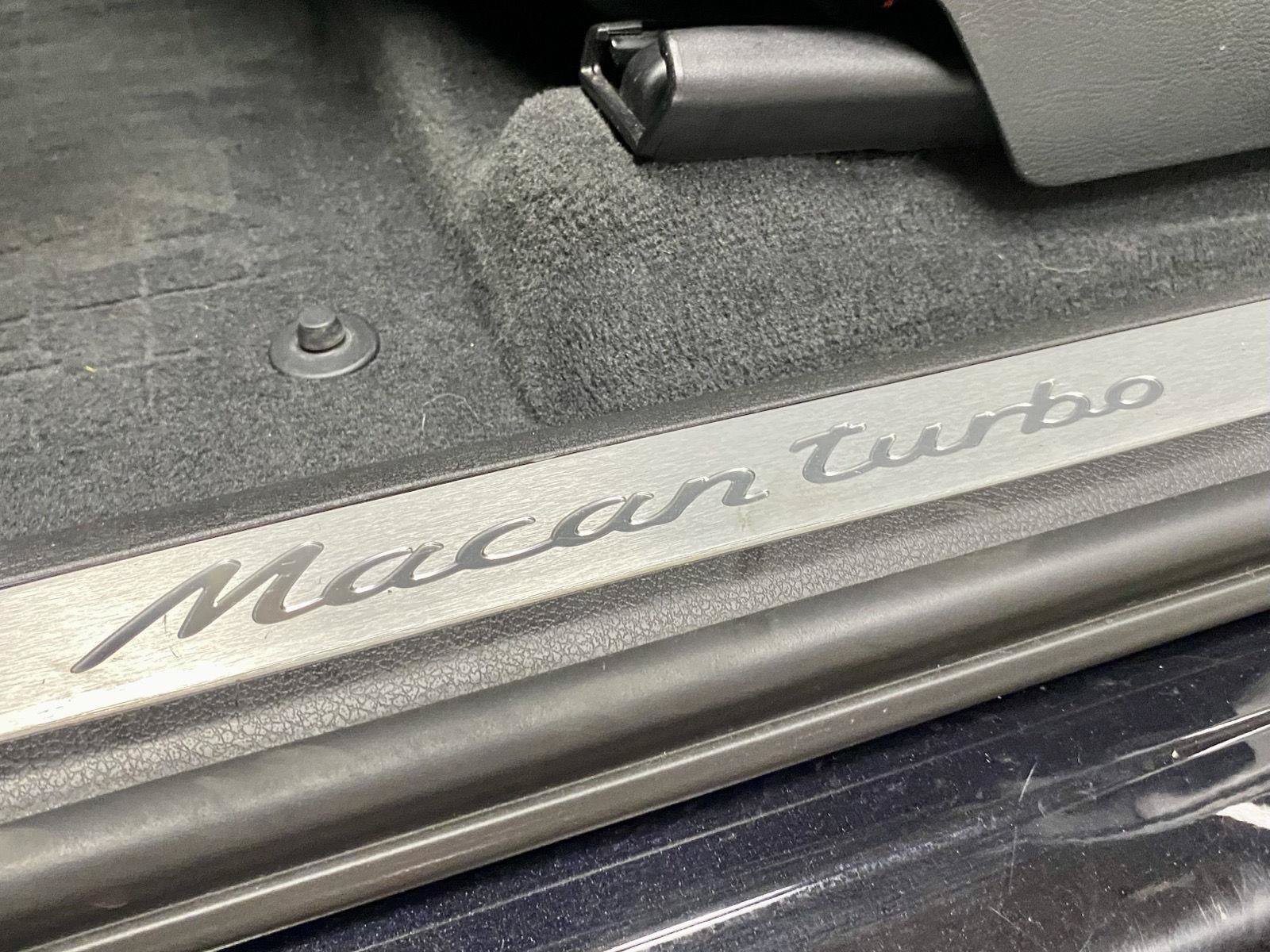 Used 2015 Porsche Macan Turbo AWD/4WD image 18