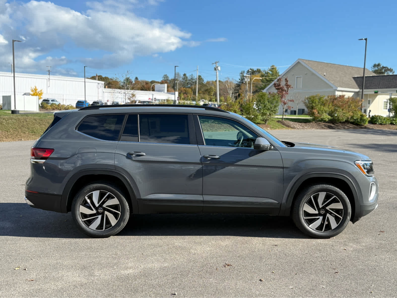 New 2026 Volkswagen Atlas SE image 8