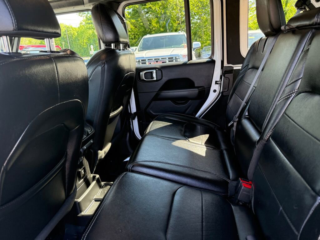 Used 2022 Jeep Wrangler Unlimited Sahara w/ Cold Weather Group AWD/4WD image 23
