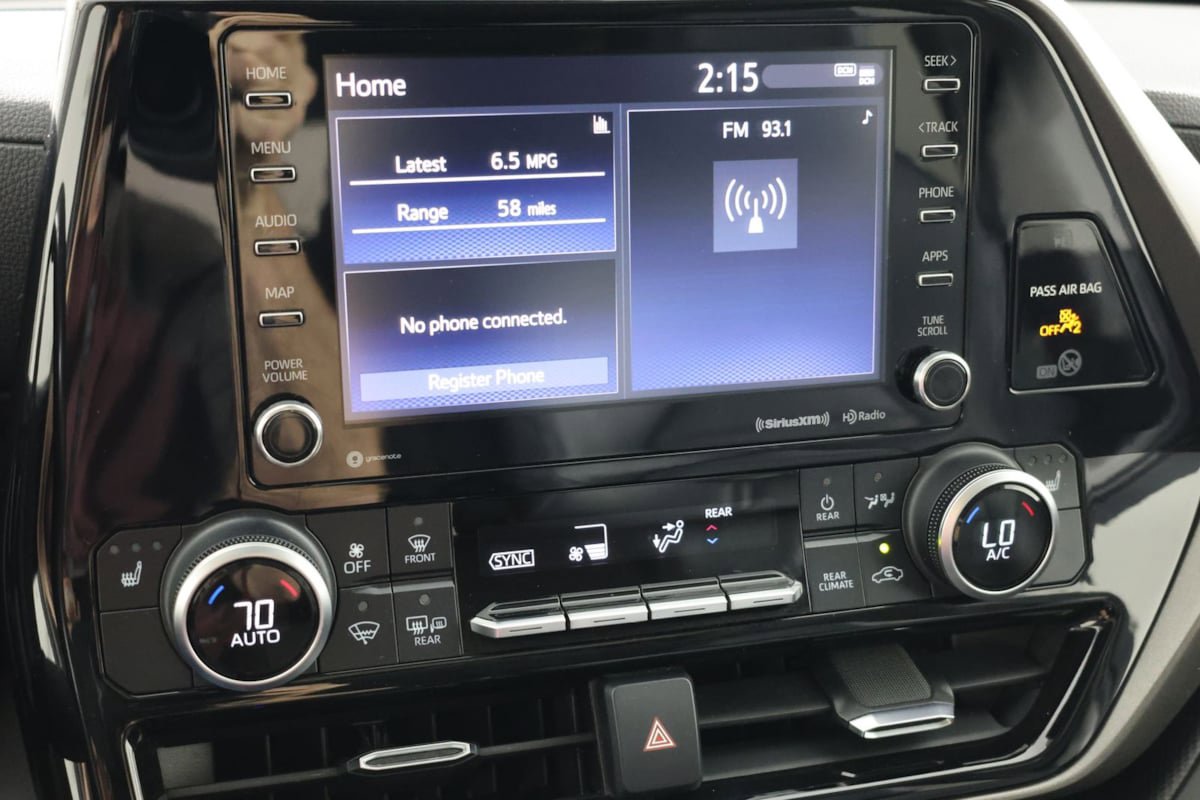 Used 2020 Toyota Highlander XLE FWD image 31