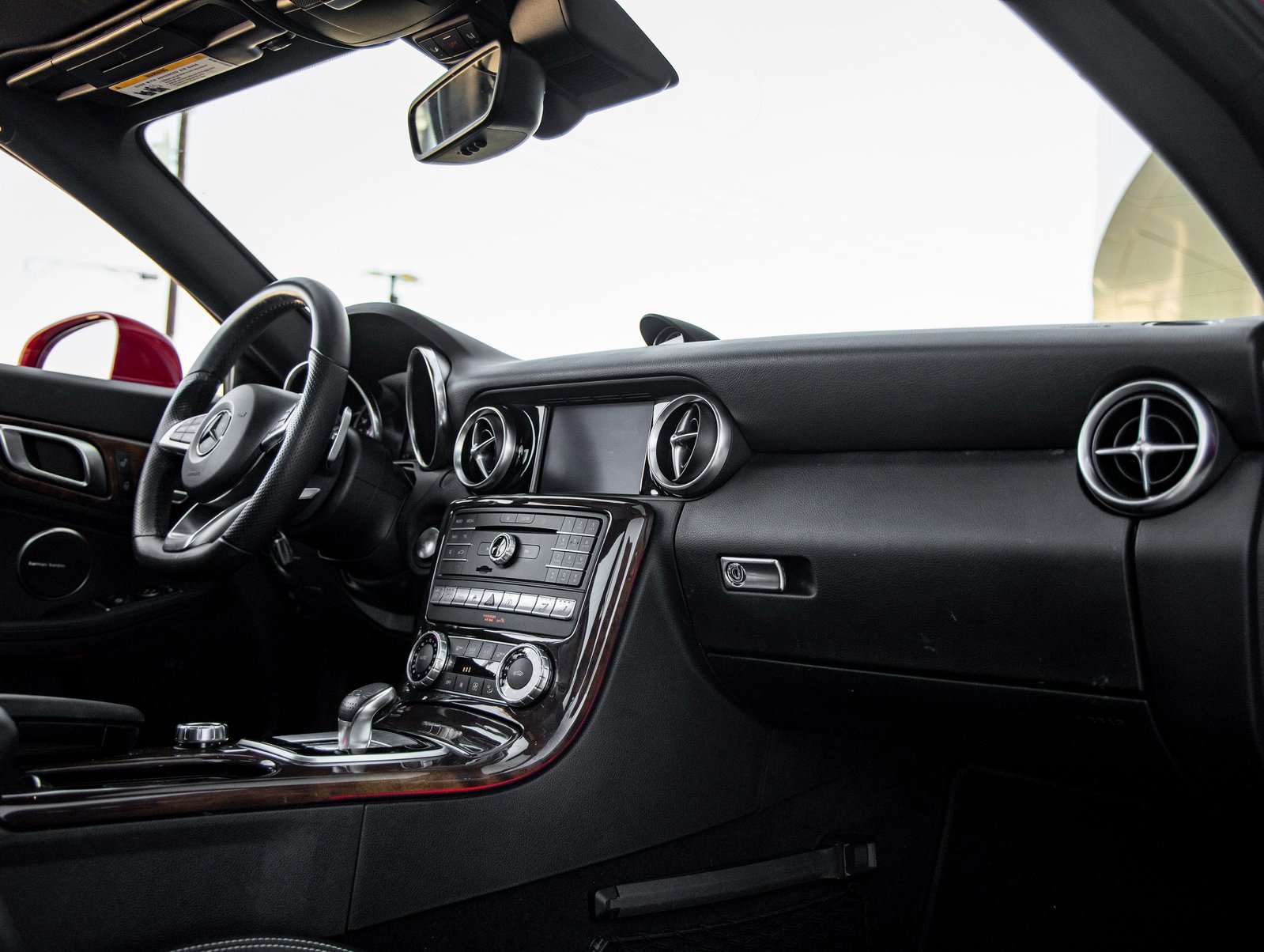 Used 2017 Mercedes-Benz SLC 300 image 34