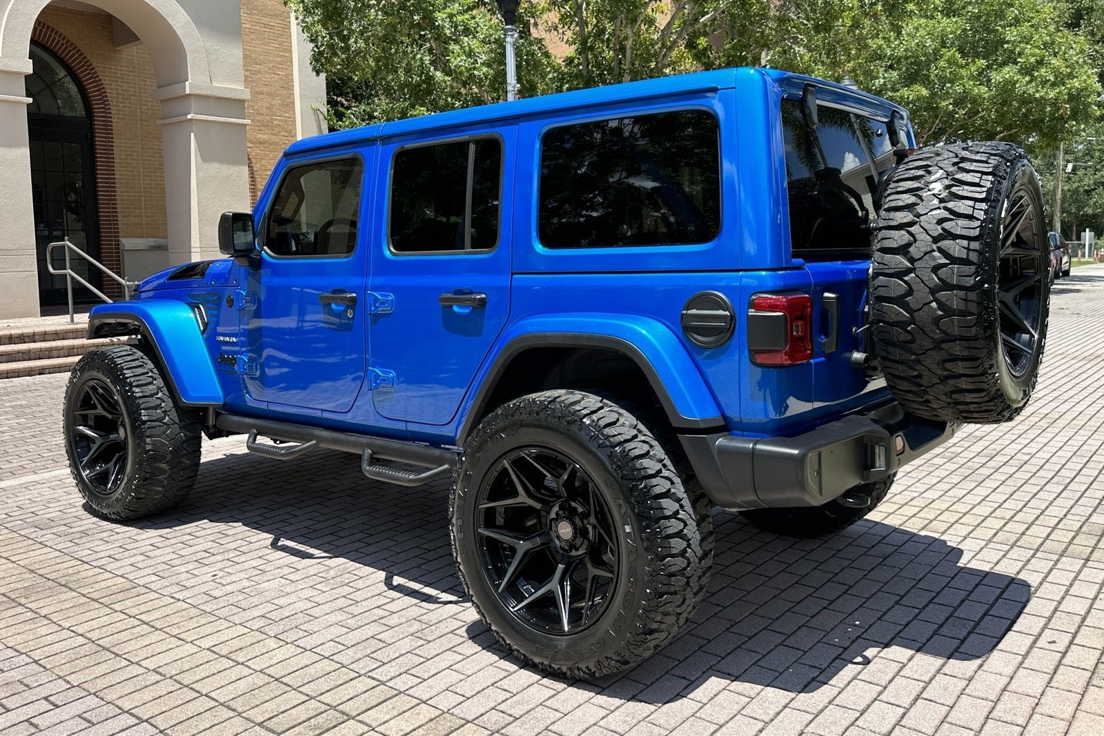Used 2022 Jeep Wrangler Unlimited Sahara w/ LED Lighting Group AWD/4WD image 14