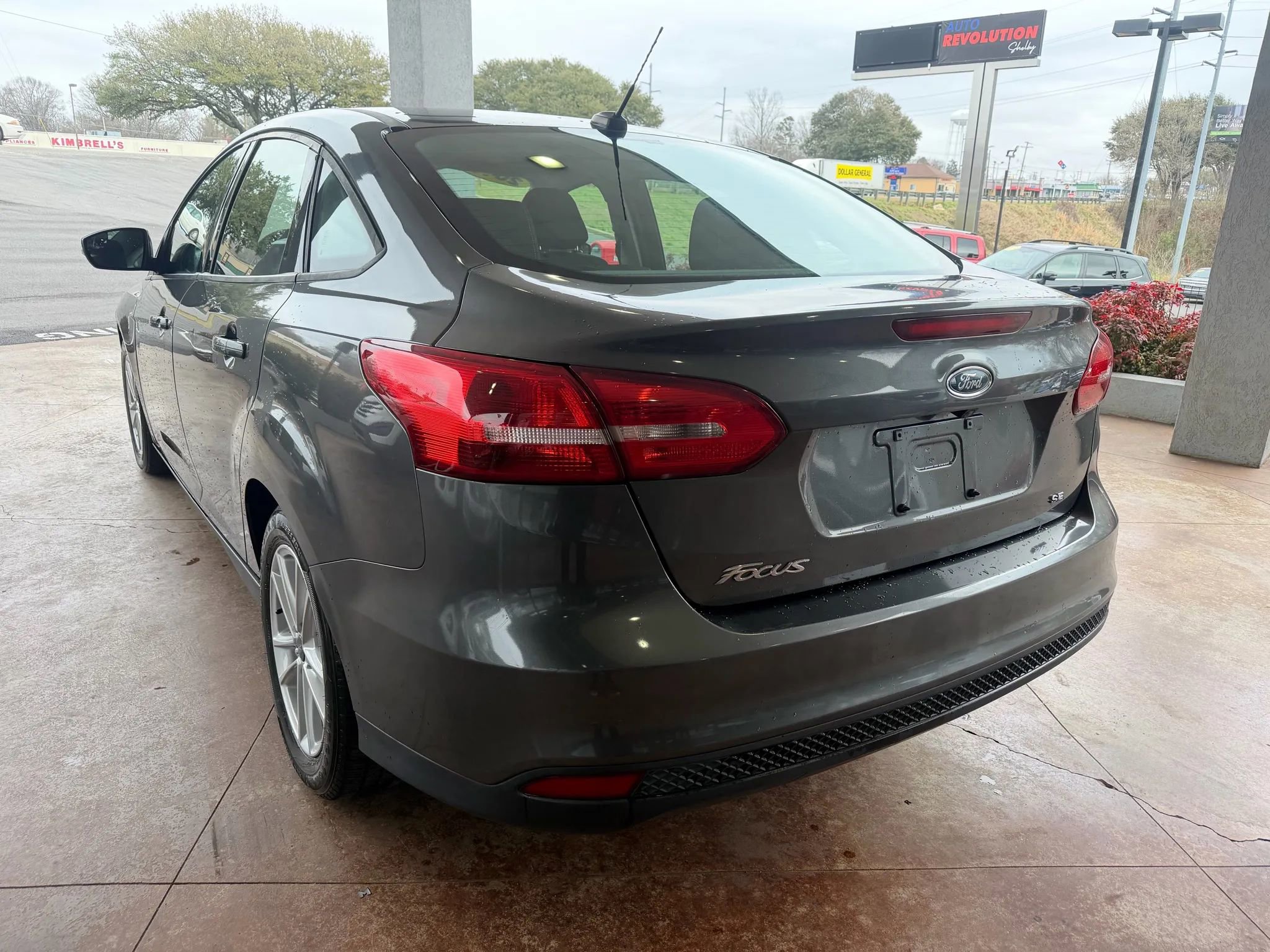 Used 2017 Ford Focus SE image 4
