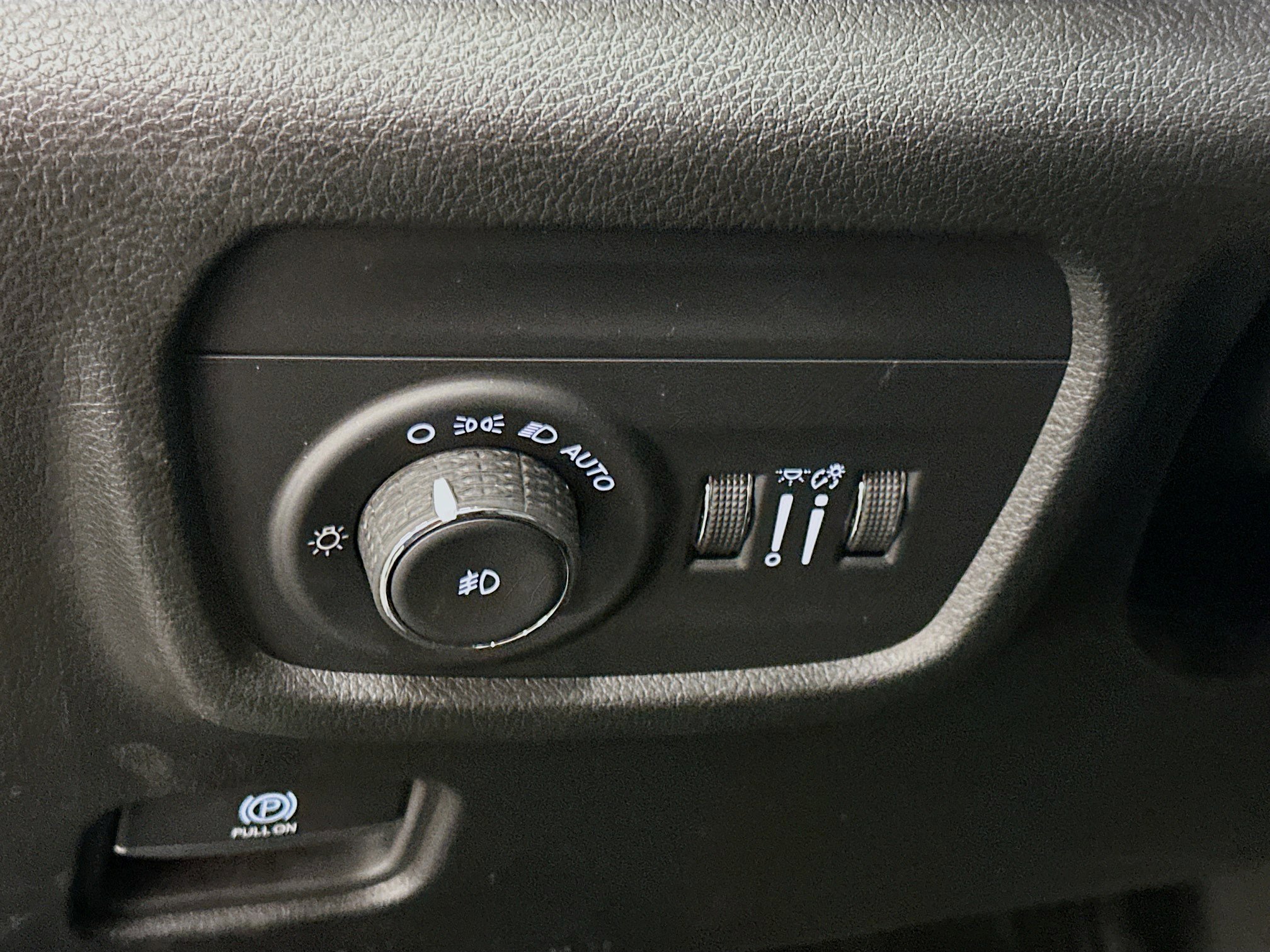 Used 2023 Jeep Grand Cherokee L Limited w/ Luxury Tech Group II image 17