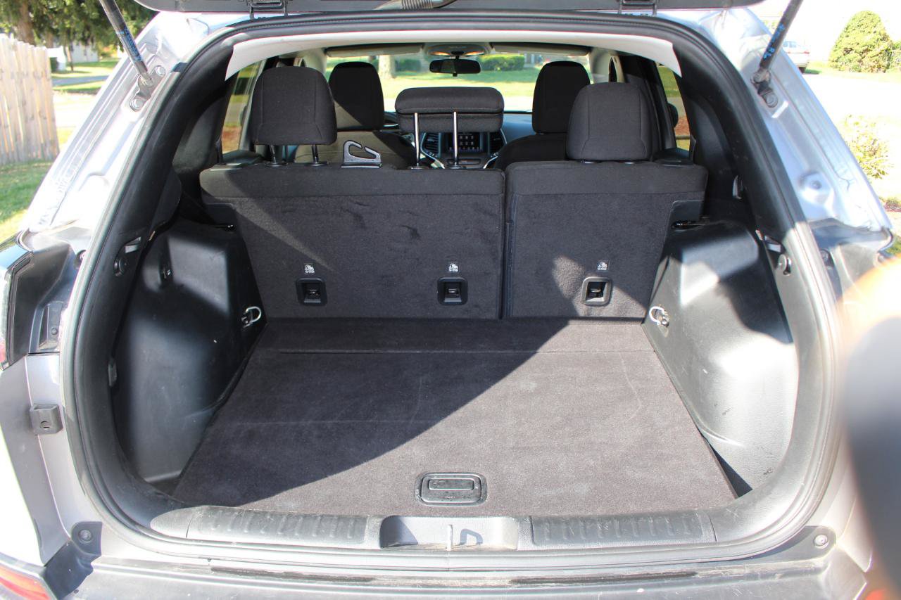 Used 2020 Jeep Cherokee Latitude FWD image 40