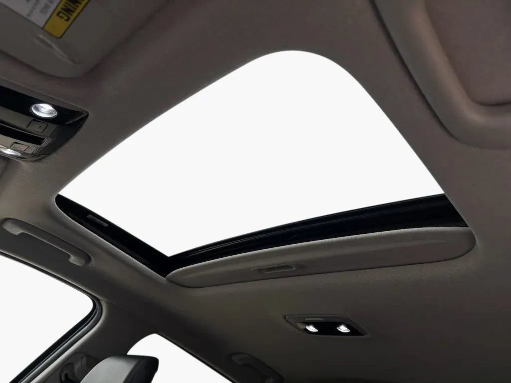 Used 2023 Kia Niro SX Touring FWD image 19